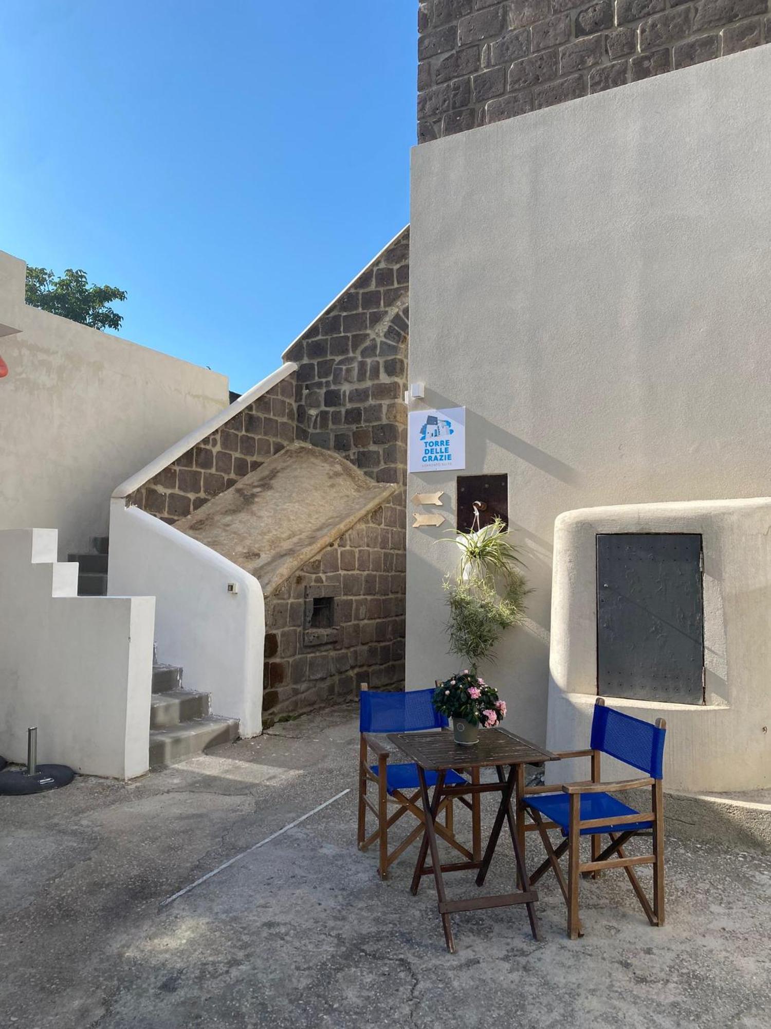 Torre Delle Grazie Sorrento Suite วีโกเอเกวนเซ ภายนอก รูปภาพ