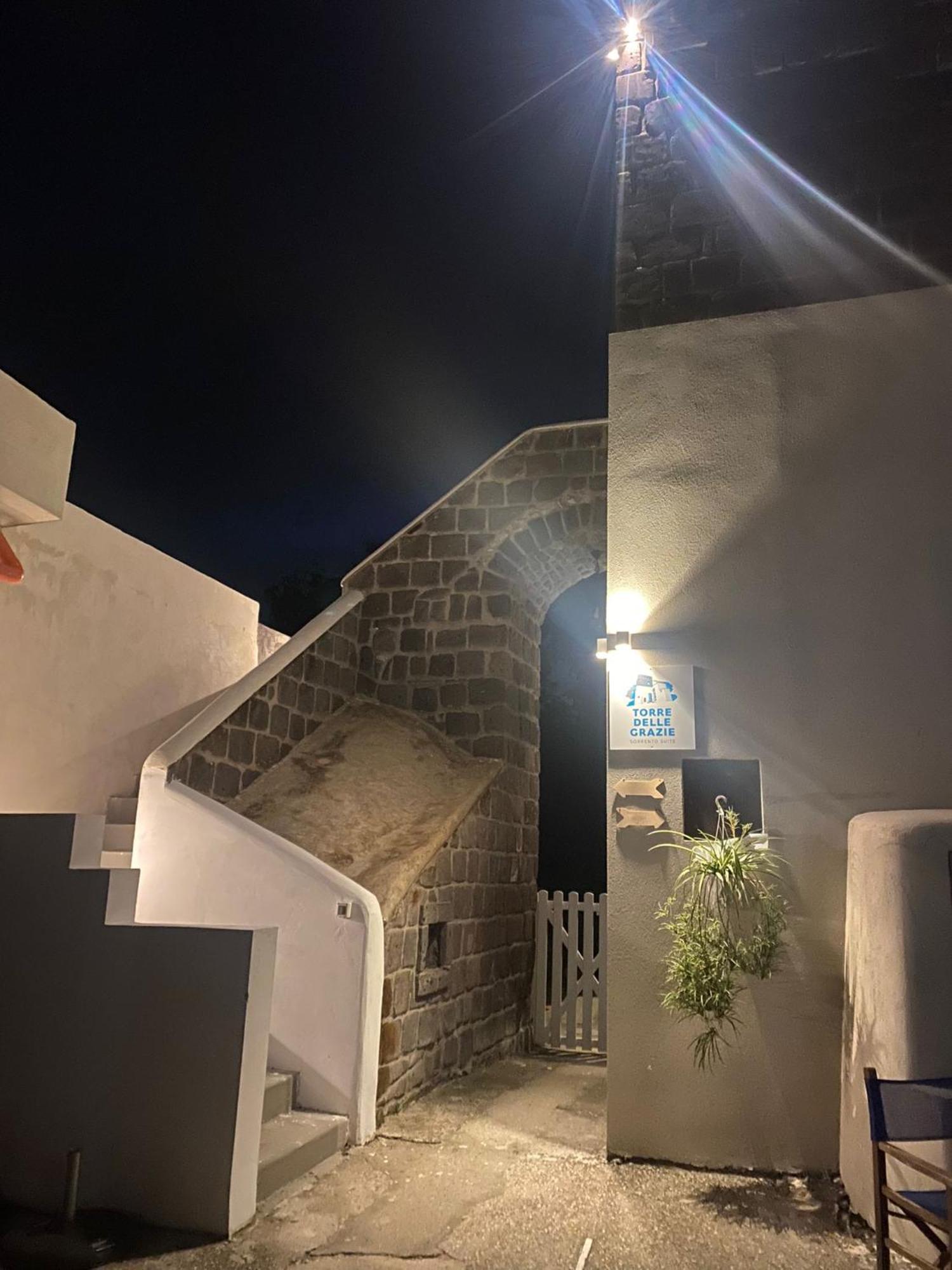 Torre Delle Grazie Sorrento Suite วีโกเอเกวนเซ ภายนอก รูปภาพ